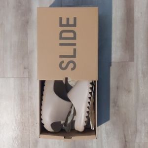 Yeezy slide Pure
